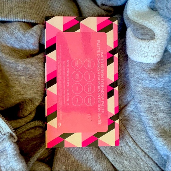 ESTEE LAUDER EYESHADOW PALETTE - Picture 2 of 3